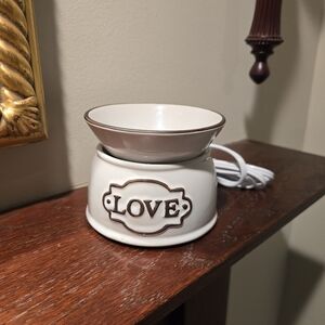 Scentsy Love Wax Warmer *NEW*